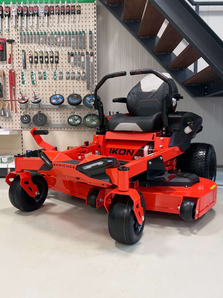 Nieuw binnen: Ariens Zero-turn maaier.